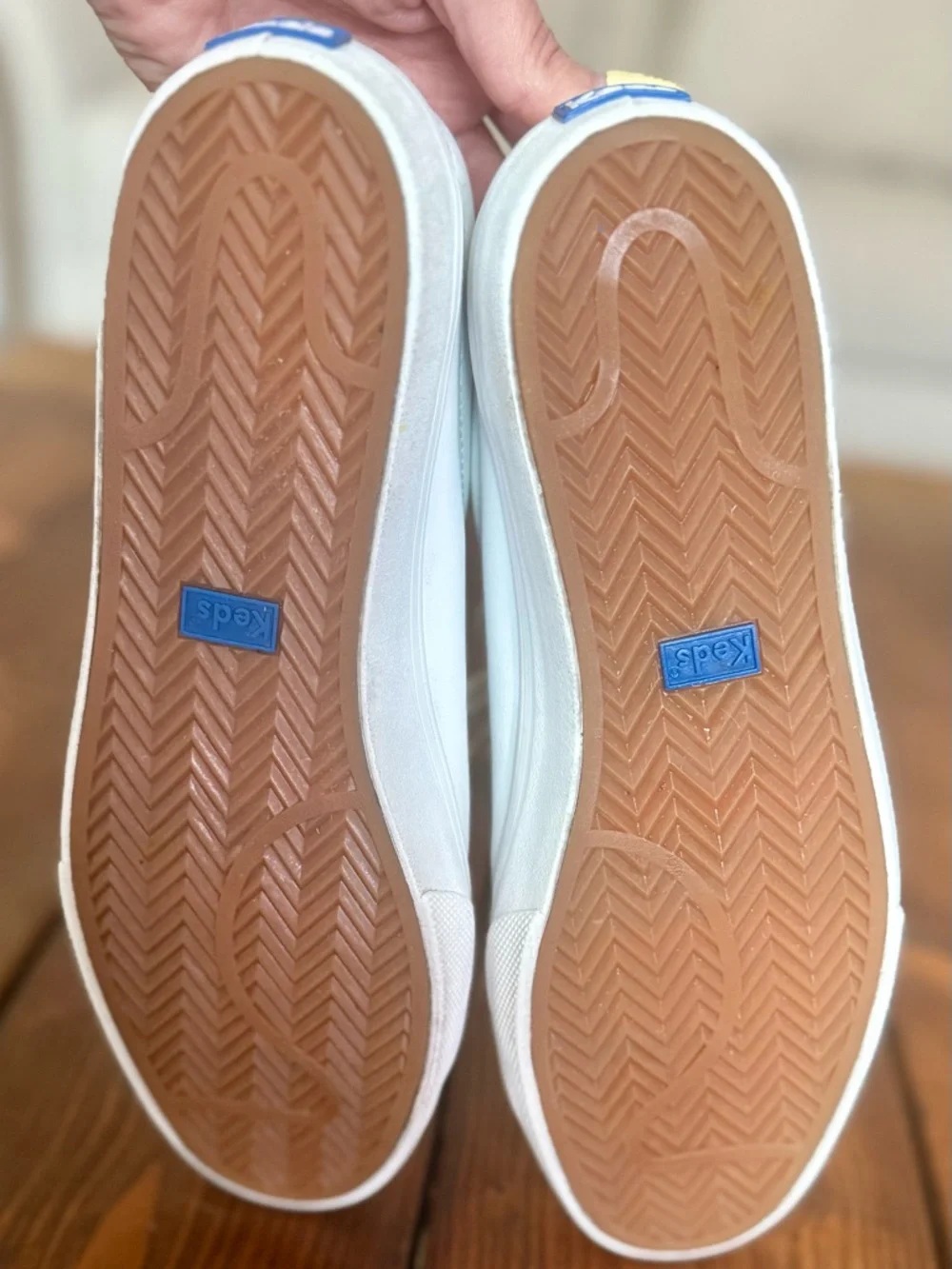 Keds White Leather Sneakers Gold Eyelets Lace Up Casual Shoes Size 8.5 - Picture 5 of 6